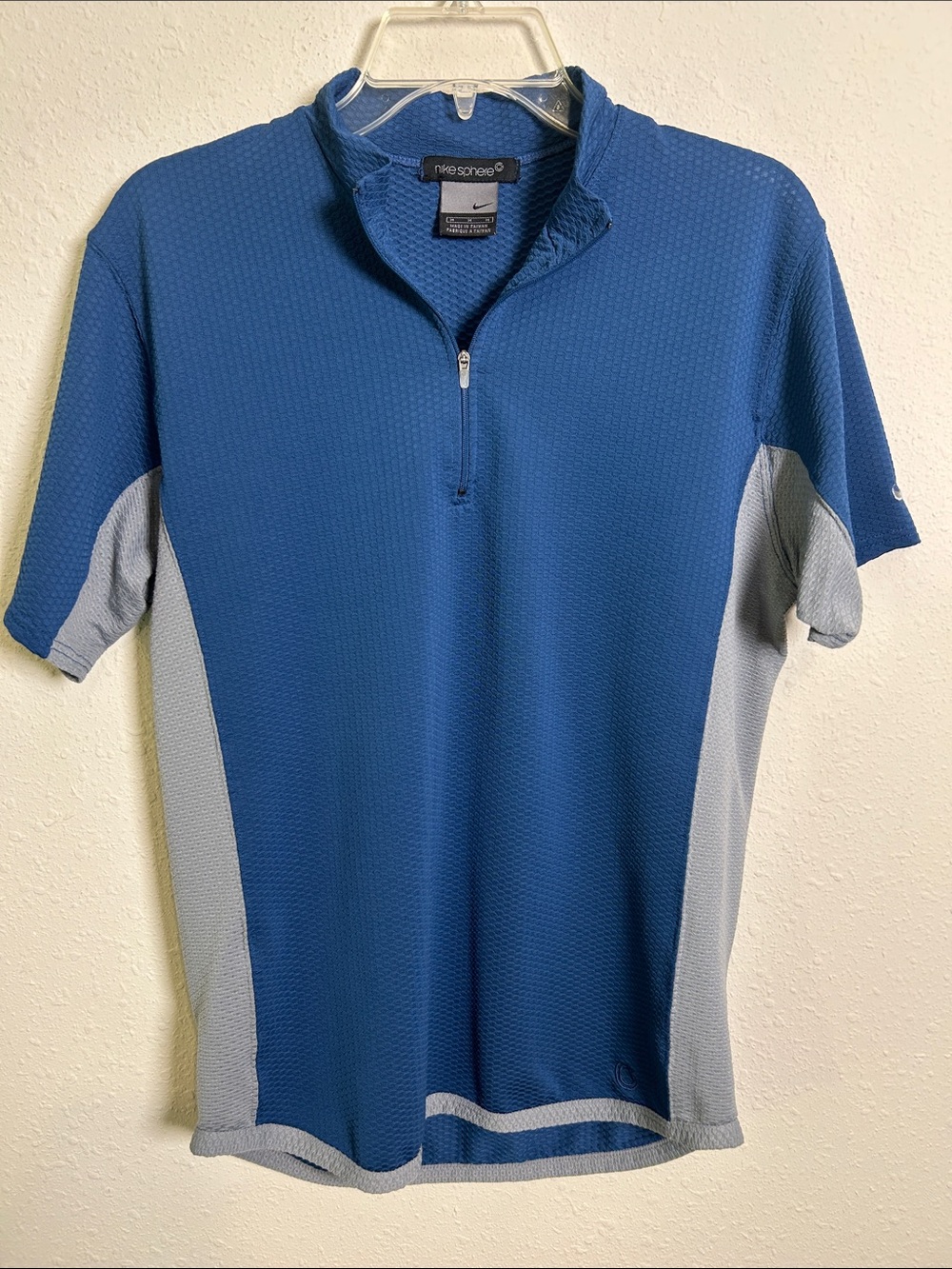 Nike Sphere 1/4 Zip Men’s Medium Blue and Gray Short Sleeve Textured shirt